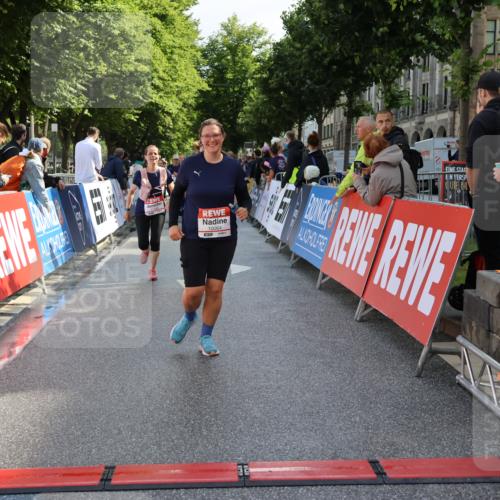14.06.2026 - REWE Women's Run Strokosch-Dieckow http://msf.ph/oto/9787301 14.06.2026 10:14:59 Ziel 10064, 10509, 10550, 11195, 11359, 11461 meine-sportfotos.de