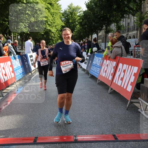 14.06.2026 - REWE Women's Run Strokosch-Dieckow http://msf.ph/oto/9787305 14.06.2026 10:14:59 Ziel 10064, 10509, 10550, 11195, 11359, 11461 meine-sportfotos.de