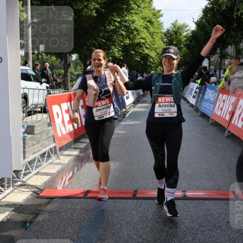 14.06.2026 - REWE Women's Run Strokosch-Dieckow http://msf.ph/oto/9787310 14.06.2026 10:15:01 Ziel 10064, 10509, 10550, 11195, 11359, 11461 meine-sportfotos.de
