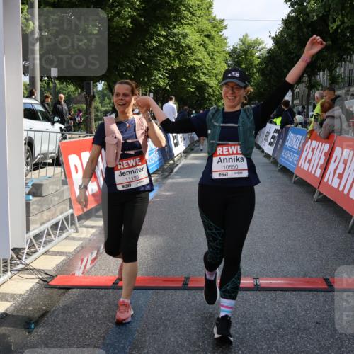 14.06.2026 - REWE Women's Run Strokosch-Dieckow http://msf.ph/oto/9787312 14.06.2026 10:15:01 Ziel 10064, 10509, 10550, 11195, 11359, 11461 meine-sportfotos.de