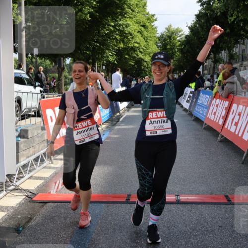 14.06.2026 - REWE Women's Run Strokosch-Dieckow http://msf.ph/oto/9787313 14.06.2026 10:15:01 Ziel 10064, 10509, 10550, 11195, 11359, 11461 meine-sportfotos.de