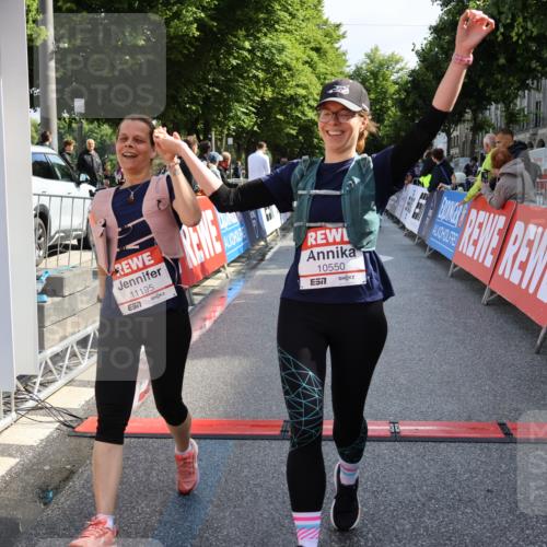 14.06.2026 - REWE Women's Run Strokosch-Dieckow http://msf.ph/oto/9787316 14.06.2026 10:15:02 Ziel 10064, 10550, 11195 meine-sportfotos.de
