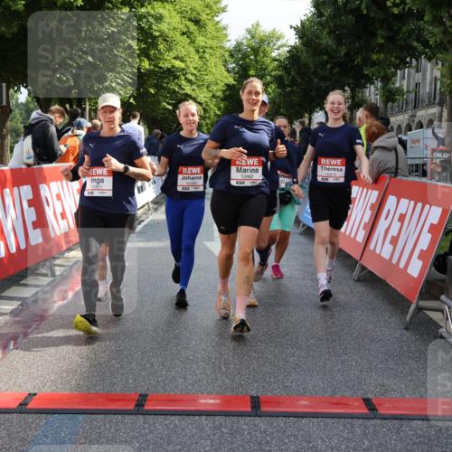 14.06.2026 - REWE Women's Run Strokosch-Dieckow http://msf.ph/oto/9787319 14.06.2026 10:15:07 Ziel 10064, 10394, 10550, 10569, 10872, 10883, 10961, 10962, 11195, 11286 meine-sportfotos.de