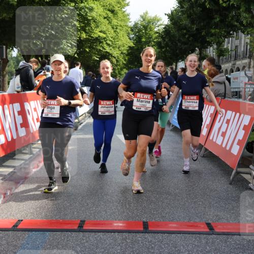 14.06.2026 - REWE Women's Run Strokosch-Dieckow http://msf.ph/oto/9787321 14.06.2026 10:15:07 Ziel 10064, 10394, 10550, 10569, 10872, 10883, 10961, 10962, 11195, 11286 meine-sportfotos.de