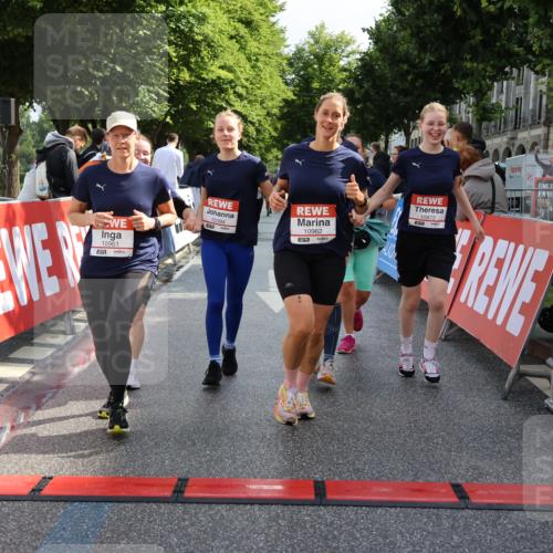 14.06.2026 - REWE Women's Run Strokosch-Dieckow http://msf.ph/oto/9787323 14.06.2026 10:15:07 Ziel 10064, 10394, 10550, 10569, 10872, 10883, 10961, 10962, 11195, 11286 meine-sportfotos.de