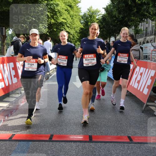 14.06.2026 - REWE Women's Run Strokosch-Dieckow http://msf.ph/oto/9787324 14.06.2026 10:15:07 Ziel 10064, 10394, 10550, 10569, 10872, 10883, 10961, 10962, 11195, 11286 meine-sportfotos.de