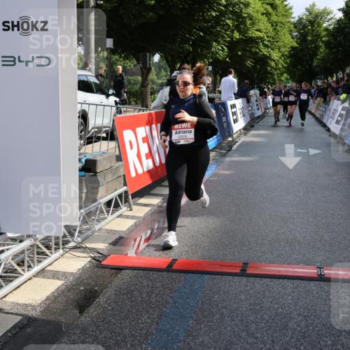 14.06.2026 - REWE Women's Run Strokosch-Dieckow http://msf.ph/oto/9787325 14.06.2026 10:15:12 Ziel 10374, 10394, 10569, 10689, 10872, 10883, 10961, 10962, 11286 meine-sportfotos.de
