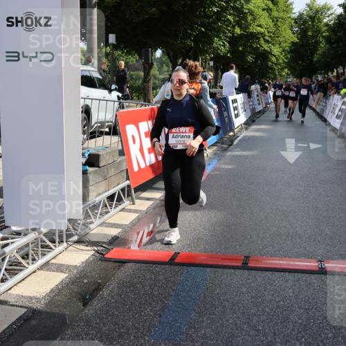 14.06.2026 - REWE Women's Run Strokosch-Dieckow http://msf.ph/oto/9787326 14.06.2026 10:15:12 Ziel 10374, 10394, 10569, 10689, 10872, 10883, 10961, 10962, 11286 meine-sportfotos.de