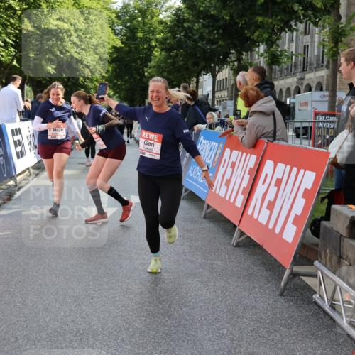 14.06.2026 - REWE Women's Run Strokosch-Dieckow http://msf.ph/oto/9787330 14.06.2026 10:15:16 Ziel 10374, 10394, 10404, 10569, 10644, 10689, 10872, 10883, 10962, 11286 meine-sportfotos.de