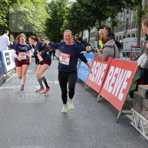 14.06.2026 - REWE Women's Run Strokosch-Dieckow http://msf.ph/oto/9787331 14.06.2026 10:15:16 Ziel 10374, 10394, 10404, 10569, 10644, 10689, 10872, 10883, 10962, 11286 meine-sportfotos.de