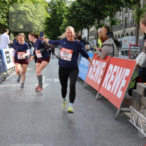 14.06.2026 - REWE Women's Run Strokosch-Dieckow http://msf.ph/oto/9787332 14.06.2026 10:15:16 Ziel 10374, 10394, 10404, 10569, 10644, 10689, 10872, 10883, 10962, 11286 meine-sportfotos.de