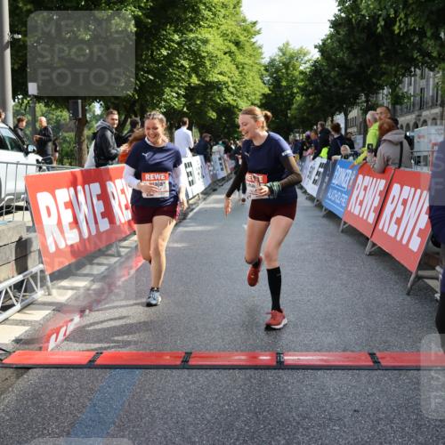 14.06.2026 - REWE Women's Run Strokosch-Dieckow http://msf.ph/oto/9787333 14.06.2026 10:15:17 Ziel 10374, 10404, 10644, 10689, 11398 meine-sportfotos.de