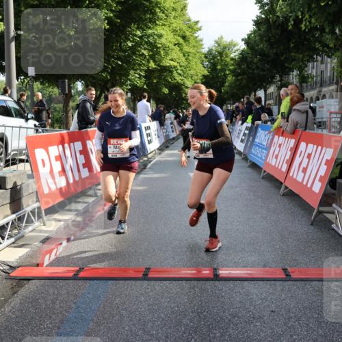 14.06.2026 - REWE Women's Run Strokosch-Dieckow http://msf.ph/oto/9787334 14.06.2026 10:15:17 Ziel 10374, 10404, 10644, 10689, 11398 meine-sportfotos.de