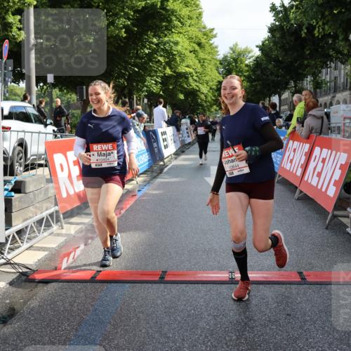 14.06.2026 - REWE Women's Run Strokosch-Dieckow http://msf.ph/oto/9787339 14.06.2026 10:15:18 Ziel 10374, 10404, 10644, 10689, 11398 meine-sportfotos.de