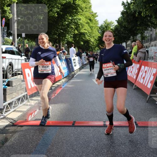 14.06.2026 - REWE Women's Run Strokosch-Dieckow http://msf.ph/oto/9787340 14.06.2026 10:15:18 Ziel 10374, 10404, 10644, 10689, 11398 meine-sportfotos.de