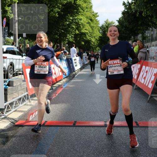 14.06.2026 - REWE Women's Run Strokosch-Dieckow http://msf.ph/oto/9787341 14.06.2026 10:15:18 Ziel 10374, 10404, 10644, 10689, 11398 meine-sportfotos.de