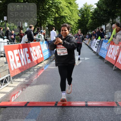 14.06.2026 - REWE Women's Run Strokosch-Dieckow http://msf.ph/oto/9787343 14.06.2026 10:15:21 Ziel 10404, 10644, 10689, 11120, 11398 meine-sportfotos.de