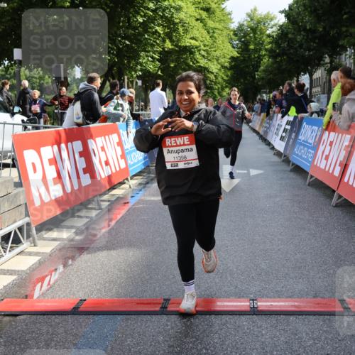 14.06.2026 - REWE Women's Run Strokosch-Dieckow http://msf.ph/oto/9787344 14.06.2026 10:15:21 Ziel 10404, 10644, 10689, 11120, 11398 meine-sportfotos.de
