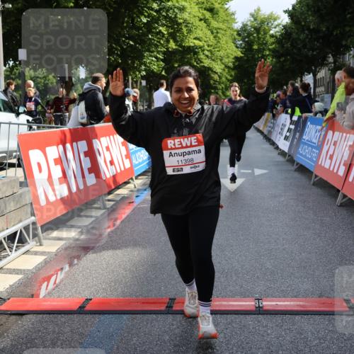 14.06.2026 - REWE Women's Run Strokosch-Dieckow http://msf.ph/oto/9787347 14.06.2026 10:15:22 Ziel 10404, 10523, 10644, 10689, 11120, 11398 meine-sportfotos.de