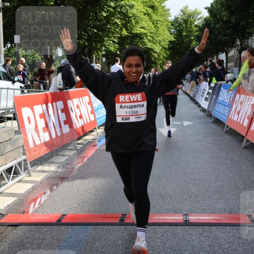14.06.2026 - REWE Women's Run Strokosch-Dieckow http://msf.ph/oto/9787348 14.06.2026 10:15:22 Ziel 10404, 10523, 10644, 10689, 11120, 11398 meine-sportfotos.de