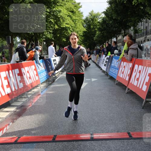 14.06.2026 - REWE Women's Run Strokosch-Dieckow http://msf.ph/oto/9787349 14.06.2026 10:15:23 Ziel 10404, 10523, 10644, 10689, 11120, 11398 meine-sportfotos.de