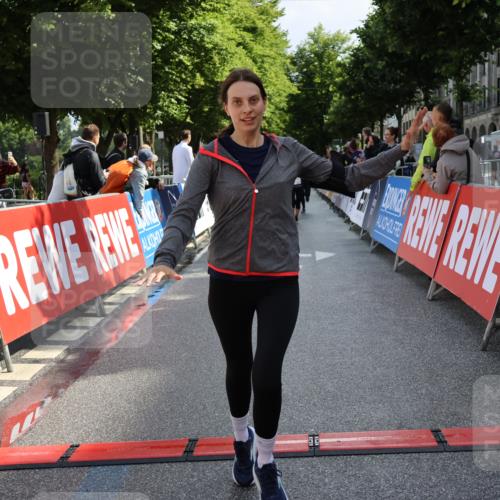 14.06.2026 - REWE Women's Run Strokosch-Dieckow http://msf.ph/oto/9787355 14.06.2026 10:15:23 Ziel 10404, 10523, 10644, 10689, 11120, 11398 meine-sportfotos.de