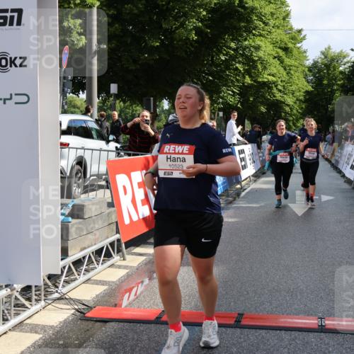 14.06.2026 - REWE Women's Run Strokosch-Dieckow http://msf.ph/oto/9787357 14.06.2026 10:15:26 Ziel 10523, 10577, 10758, 11120, 11398, 11430 meine-sportfotos.de