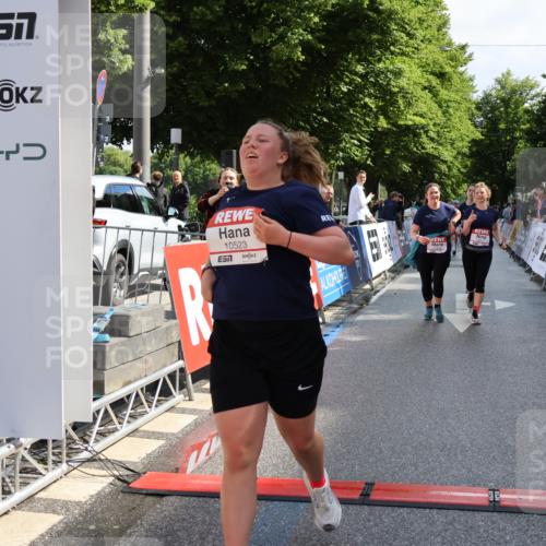14.06.2026 - REWE Women's Run Strokosch-Dieckow http://msf.ph/oto/9787359 14.06.2026 10:15:26 Ziel 10523, 10577, 10758, 11120, 11398, 11430 meine-sportfotos.de