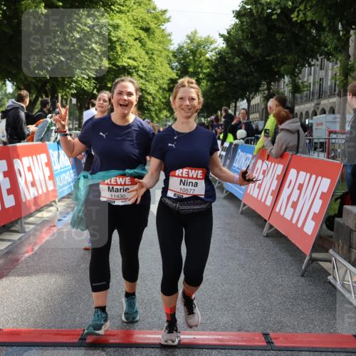 14.06.2026 - REWE Women's Run Strokosch-Dieckow http://msf.ph/oto/9787362 14.06.2026 10:15:29 Ziel 10523, 10577, 10758, 11120, 11151, 11398, 11430 meine-sportfotos.de