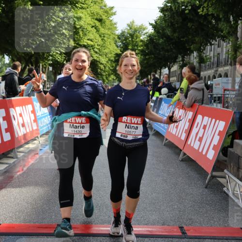 14.06.2026 - REWE Women's Run Strokosch-Dieckow http://msf.ph/oto/9787363 14.06.2026 10:15:29 Ziel 10523, 10577, 10758, 11120, 11151, 11398, 11430 meine-sportfotos.de