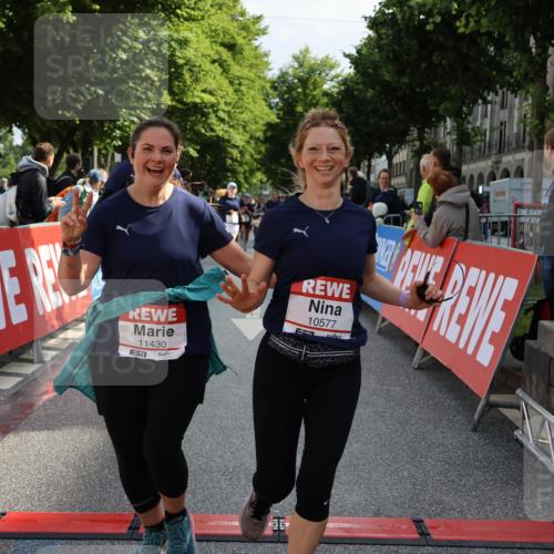 14.06.2026 - REWE Women's Run Strokosch-Dieckow http://msf.ph/oto/9787366 14.06.2026 10:15:29 Ziel 10523, 10577, 10758, 11120, 11151, 11398, 11430 meine-sportfotos.de