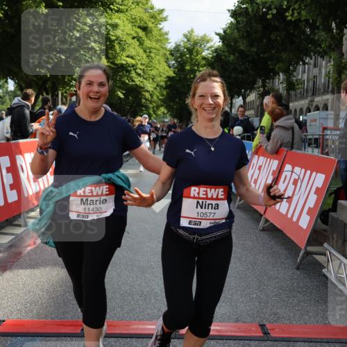 14.06.2026 - REWE Women's Run Strokosch-Dieckow http://msf.ph/oto/9787367 14.06.2026 10:15:29 Ziel 10523, 10577, 10758, 11120, 11151, 11398, 11430 meine-sportfotos.de