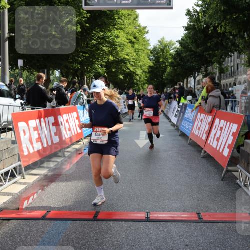 14.06.2026 - REWE Women's Run Strokosch-Dieckow http://msf.ph/oto/9787372 14.06.2026 10:15:35 Ziel 10330, 10577, 10630, 10746, 10758, 11151, 11430 meine-sportfotos.de