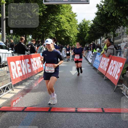 14.06.2026 - REWE Women's Run Strokosch-Dieckow http://msf.ph/oto/9787373 14.06.2026 10:15:35 Ziel 10330, 10577, 10630, 10746, 10758, 11151, 11430 meine-sportfotos.de
