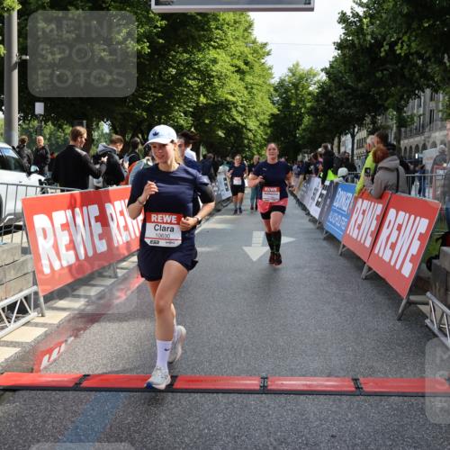 14.06.2026 - REWE Women's Run Strokosch-Dieckow http://msf.ph/oto/9787374 14.06.2026 10:15:35 Ziel 10330, 10577, 10630, 10746, 10758, 11151, 11430 meine-sportfotos.de