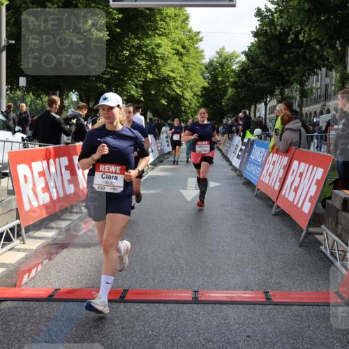 14.06.2026 - REWE Women's Run Strokosch-Dieckow http://msf.ph/oto/9787375 14.06.2026 10:15:35 Ziel 10330, 10577, 10630, 10746, 10758, 11151, 11430 meine-sportfotos.de