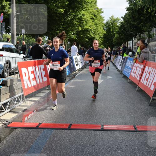 14.06.2026 - REWE Women's Run Strokosch-Dieckow http://msf.ph/oto/9787376 14.06.2026 10:15:36 Ziel 10249, 10330, 10577, 10630, 10746, 10758, 11151, 11430 meine-sportfotos.de