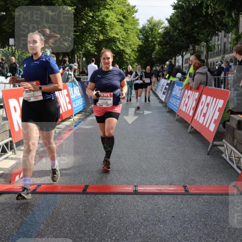 14.06.2026 - REWE Women's Run Strokosch-Dieckow http://msf.ph/oto/9787380 14.06.2026 10:15:37 Ziel 10202, 10249, 10330, 10570, 10630, 10746, 10758, 11151, 11430 meine-sportfotos.de
