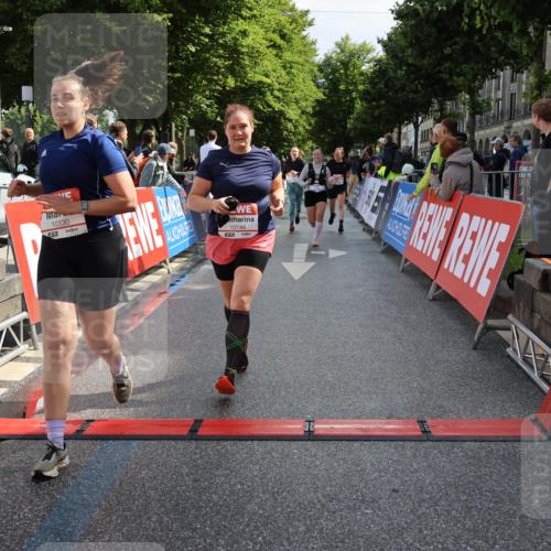 14.06.2026 - REWE Women's Run Strokosch-Dieckow http://msf.ph/oto/9787381 14.06.2026 10:15:37 Ziel 10202, 10249, 10330, 10570, 10630, 10746, 10758, 11151, 11430 meine-sportfotos.de