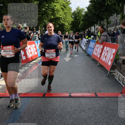 14.06.2026 - REWE Women's Run Strokosch-Dieckow http://msf.ph/oto/9787384 14.06.2026 10:15:37 Ziel 10202, 10249, 10330, 10570, 10630, 10746, 10758, 11151, 11430 meine-sportfotos.de