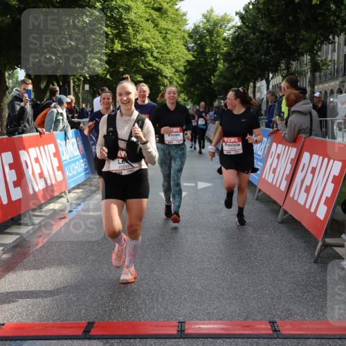 14.06.2026 - REWE Women's Run Strokosch-Dieckow http://msf.ph/oto/9787385 14.06.2026 10:15:40 Ziel 10202, 10249, 10330, 10570, 10612, 10630, 10746, 11106, 11151 meine-sportfotos.de