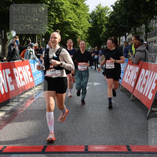 14.06.2026 - REWE Women's Run Strokosch-Dieckow http://msf.ph/oto/9787388 14.06.2026 10:15:40 Ziel 10202, 10249, 10330, 10570, 10612, 10630, 10746, 11106, 11151 meine-sportfotos.de