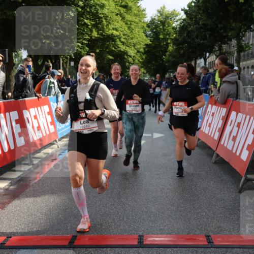 14.06.2026 - REWE Women's Run Strokosch-Dieckow http://msf.ph/oto/9787389 14.06.2026 10:15:40 Ziel 10202, 10249, 10330, 10570, 10612, 10630, 10746, 11106, 11151 meine-sportfotos.de