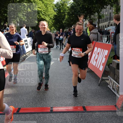 14.06.2026 - REWE Women's Run Strokosch-Dieckow http://msf.ph/oto/9787392 14.06.2026 10:15:41 Ziel 10202, 10249, 10330, 10570, 10612, 10630, 10746, 11106, 11151 meine-sportfotos.de