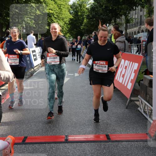 14.06.2026 - REWE Women's Run Strokosch-Dieckow http://msf.ph/oto/9787393 14.06.2026 10:15:41 Ziel 10202, 10249, 10330, 10570, 10612, 10630, 10746, 11106, 11151 meine-sportfotos.de