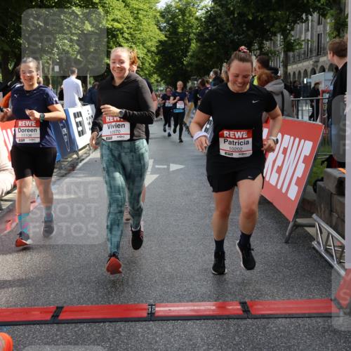 14.06.2026 - REWE Women's Run Strokosch-Dieckow http://msf.ph/oto/9787394 14.06.2026 10:15:41 Ziel 10202, 10249, 10330, 10570, 10612, 10630, 10746, 11106, 11151 meine-sportfotos.de