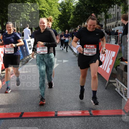 14.06.2026 - REWE Women's Run Strokosch-Dieckow http://msf.ph/oto/9787395 14.06.2026 10:15:41 Ziel 10202, 10249, 10330, 10570, 10612, 10630, 10746, 11106, 11151 meine-sportfotos.de