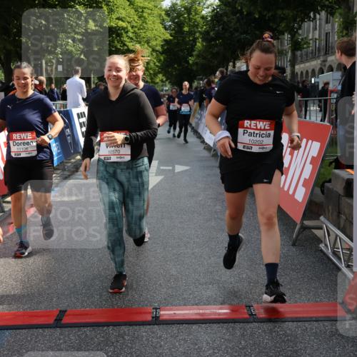 14.06.2026 - REWE Women's Run Strokosch-Dieckow http://msf.ph/oto/9787396 14.06.2026 10:15:41 Ziel 10202, 10249, 10330, 10570, 10612, 10630, 10746, 11106, 11151 meine-sportfotos.de