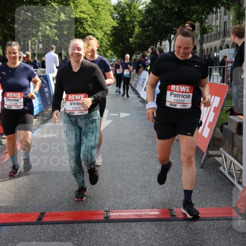 14.06.2026 - REWE Women's Run Strokosch-Dieckow http://msf.ph/oto/9787397 14.06.2026 10:15:41 Ziel 10202, 10249, 10330, 10570, 10612, 10630, 10746, 11106, 11151 meine-sportfotos.de