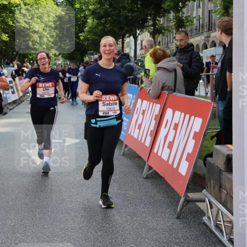 14.06.2026 - REWE Women's Run Strokosch-Dieckow http://msf.ph/oto/9787399 14.06.2026 10:15:46 Ziel 10171, 10202, 10249, 10432, 10570, 10612, 10619, 11106 meine-sportfotos.de